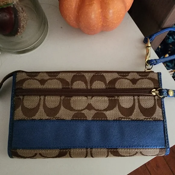 Coach Wristlet Vintage - Picture 6 of 11